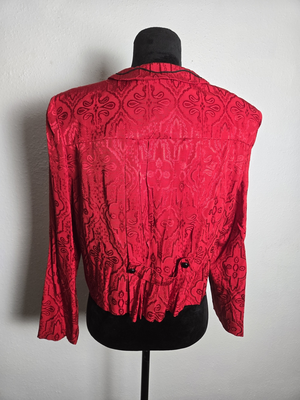 Jessica Howard Red Embroidered Button-Down Top with Black Frog Closures Vintage - Picture 4 of 5